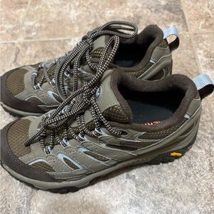 Merrell Moab size 6.5 women’s low hiking shoes